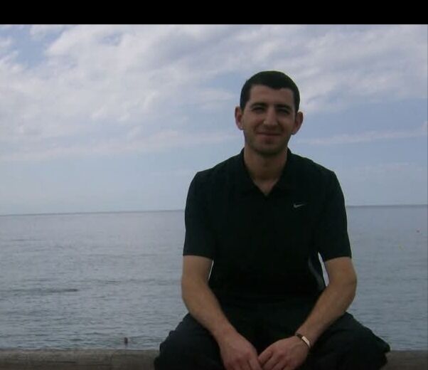  54168261  Grigor, 43 ,    