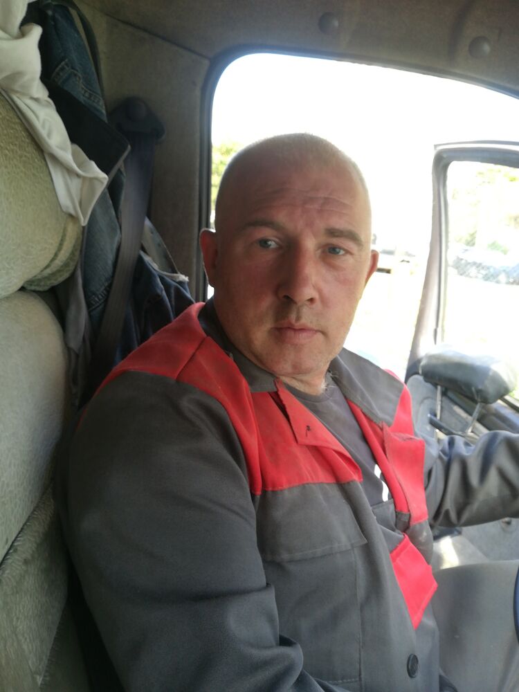  38116881  Oleg, 48 ,    