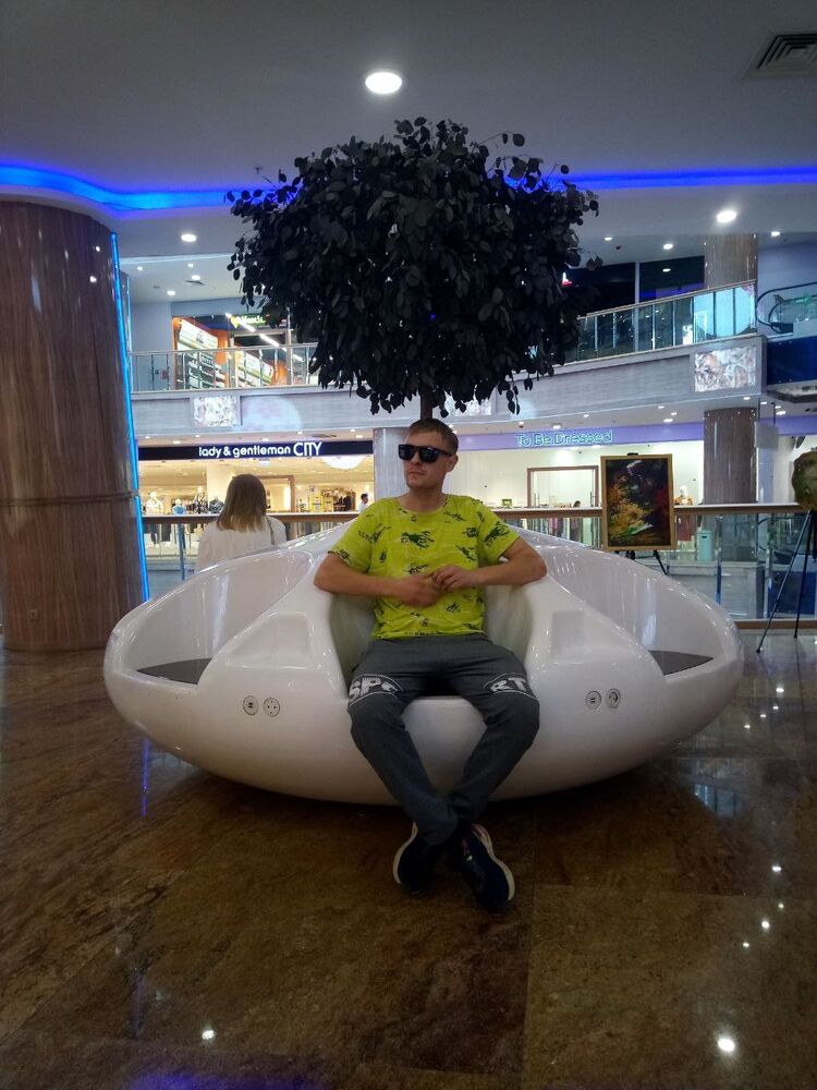  44049841  Denis, 31 ,    