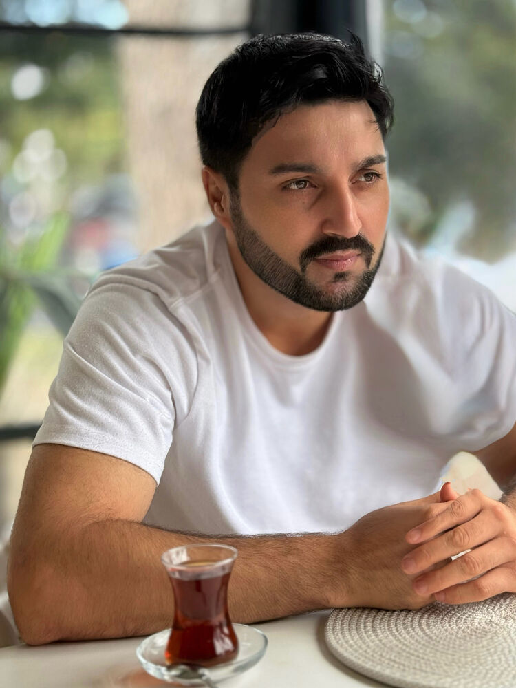  53906971  Elnur, 30 ,    