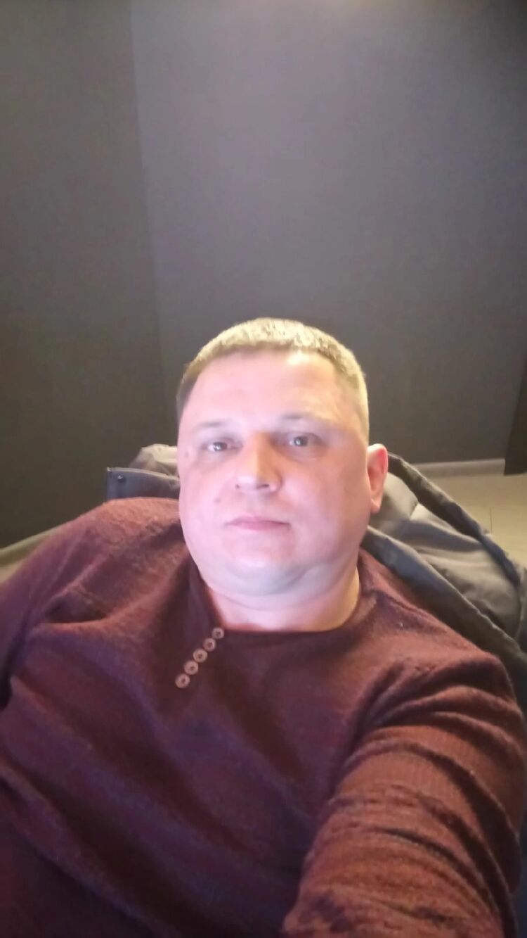  30222481  Viktor, 39 ,    