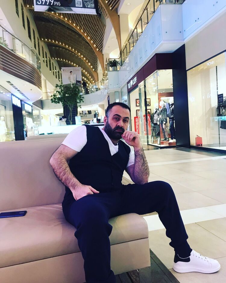  44648801  Farid, 42 ,    