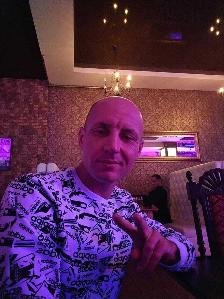  48763301  Pavel, 37 ,    