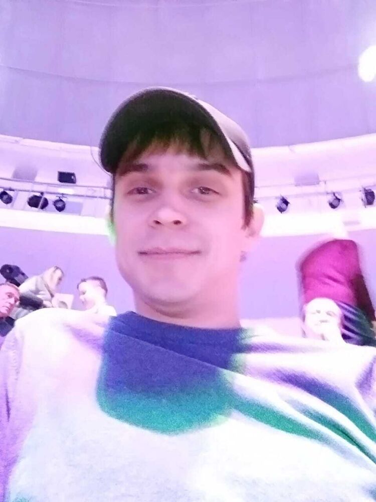 41471241  Anton, 34 ,    