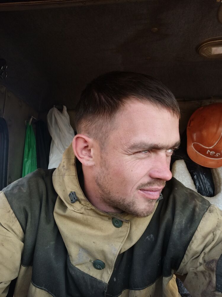  ,   Aleks, 32 ,  
