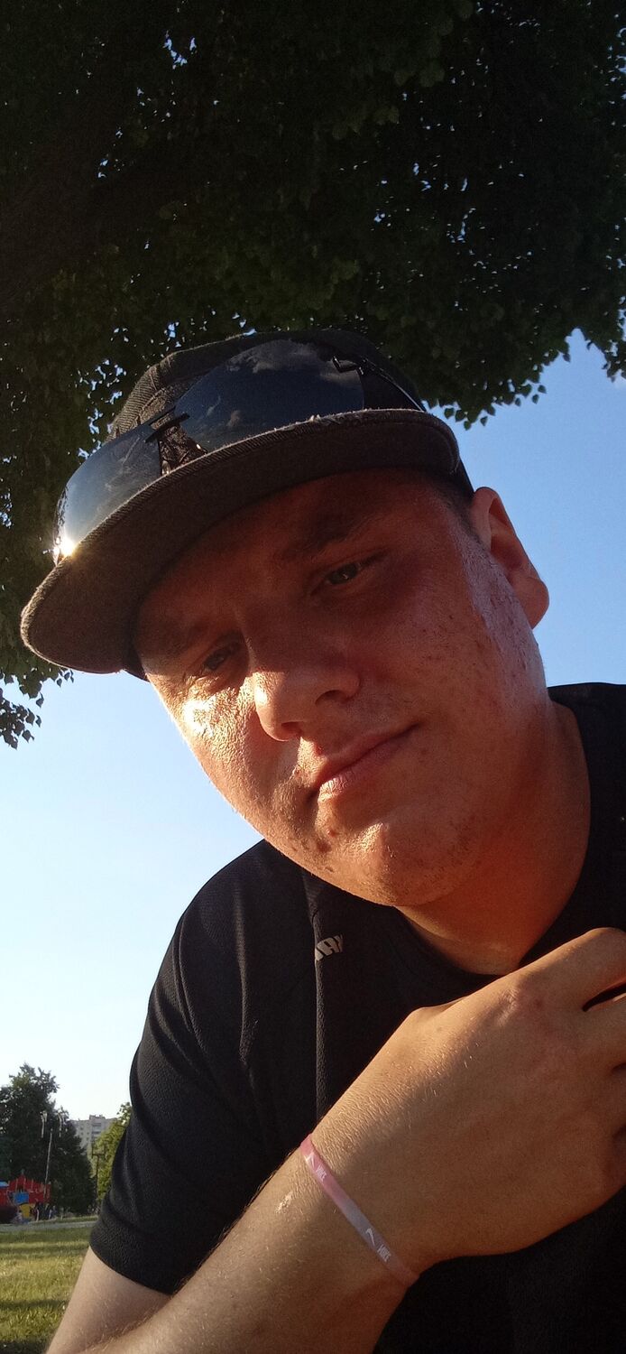  27399361  Nikolas, 28 ,    