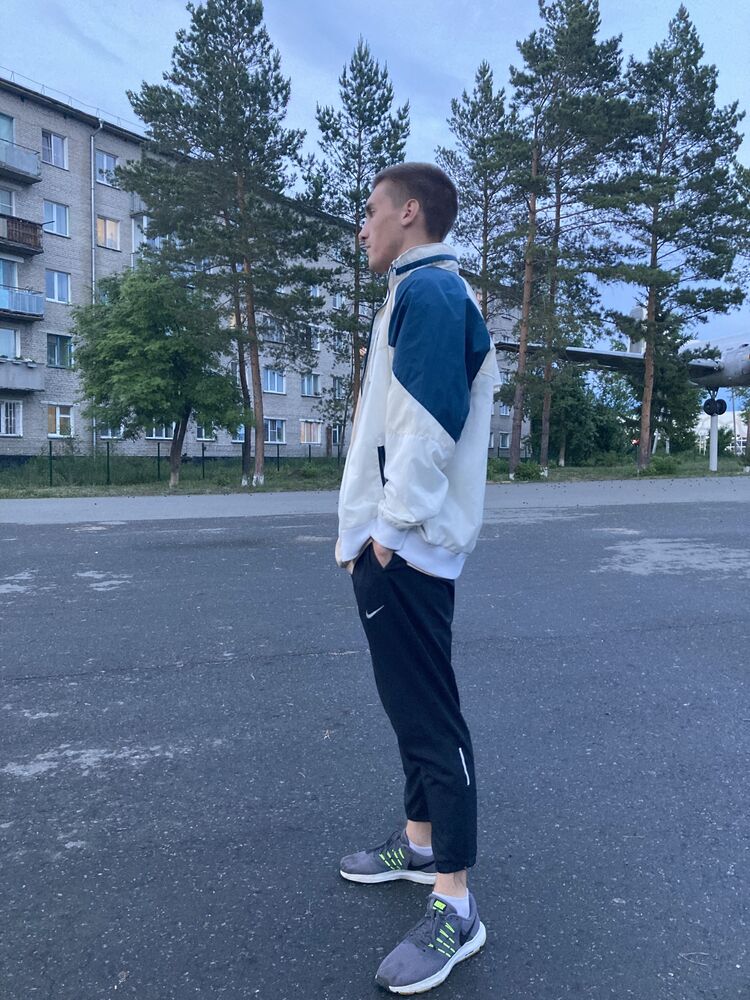  28007471  Konstantin, 25 ,    