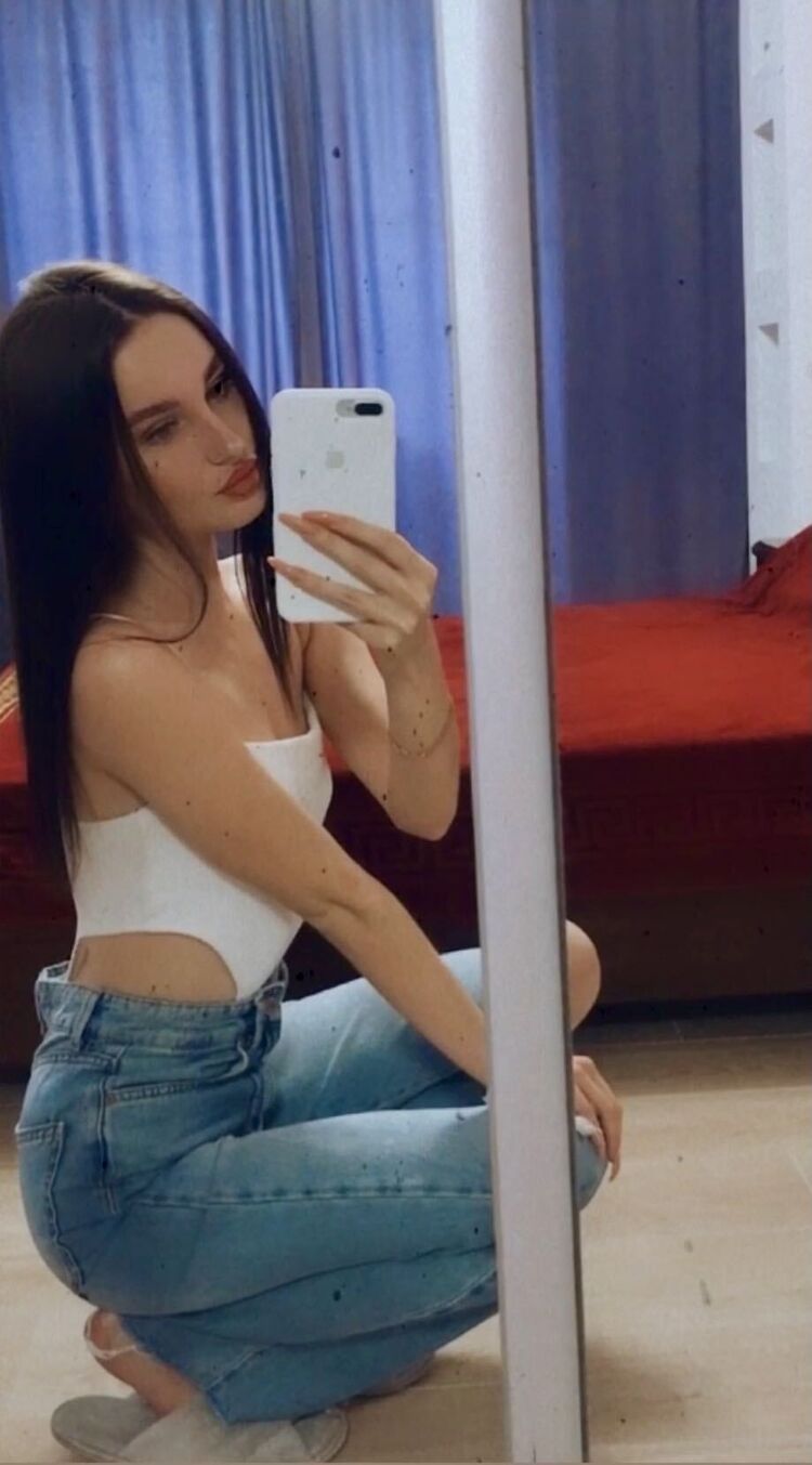  24500561  Kristina, 22 ,    