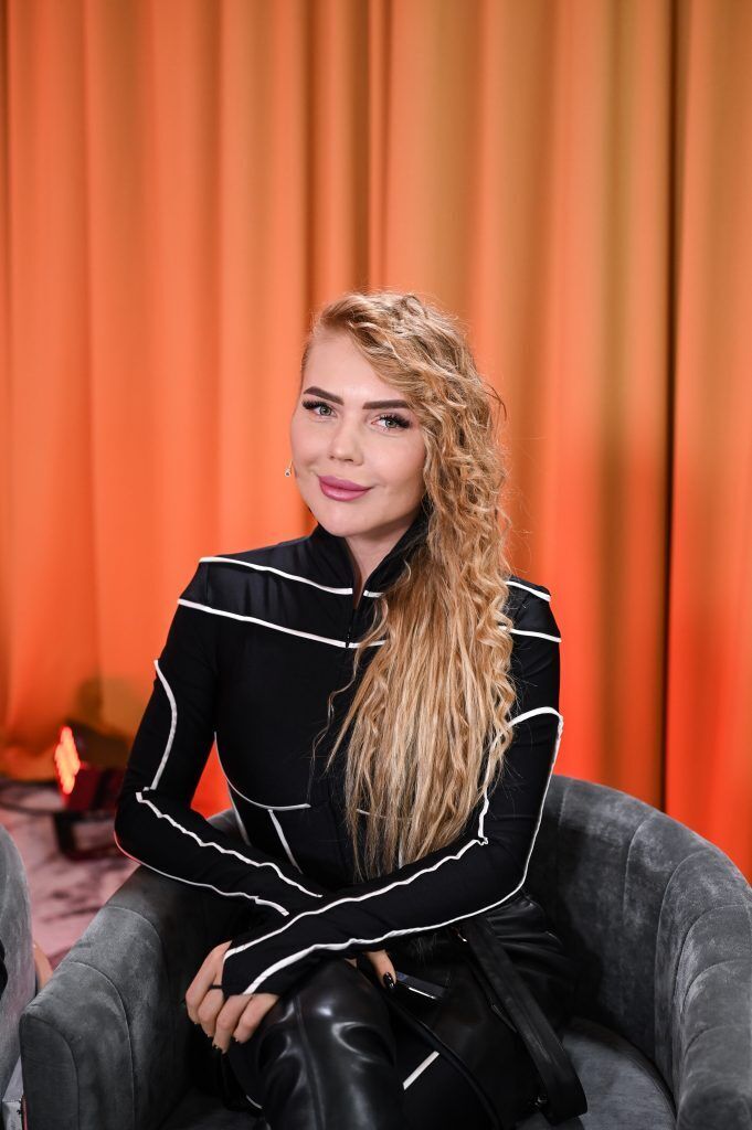  37620281  Kara Kross, 33 ,    -