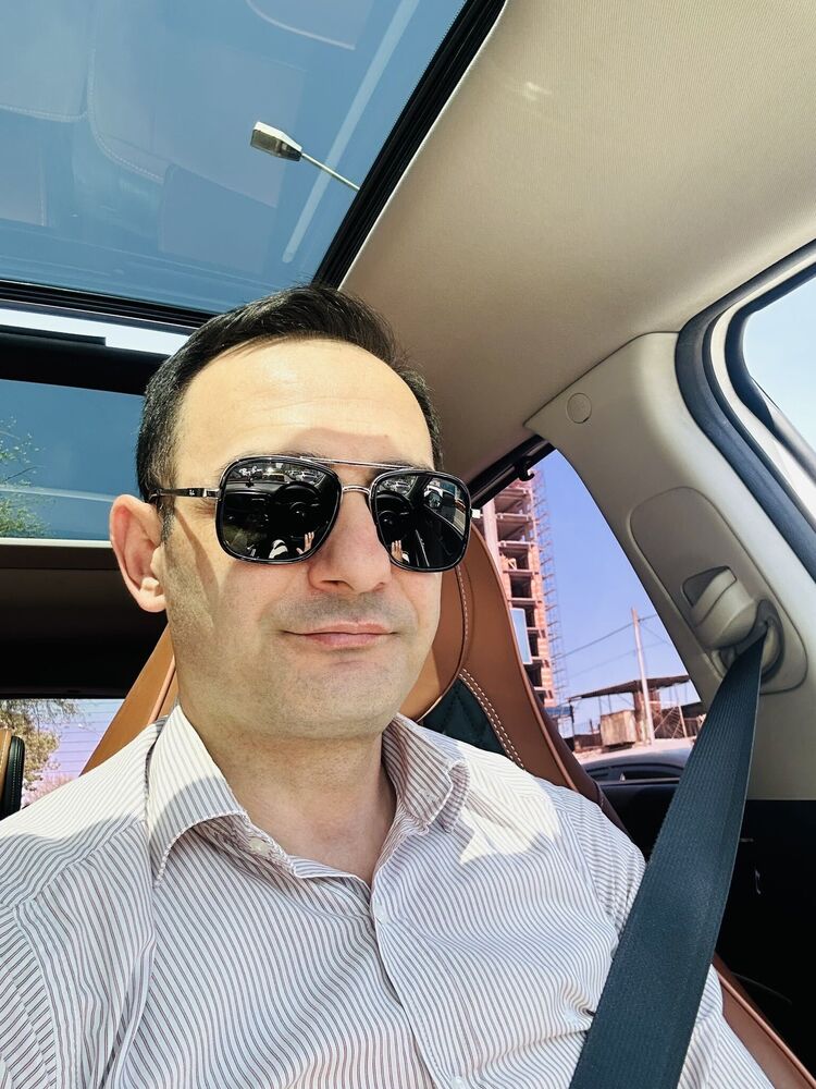  44263711  Niko, 40 ,    