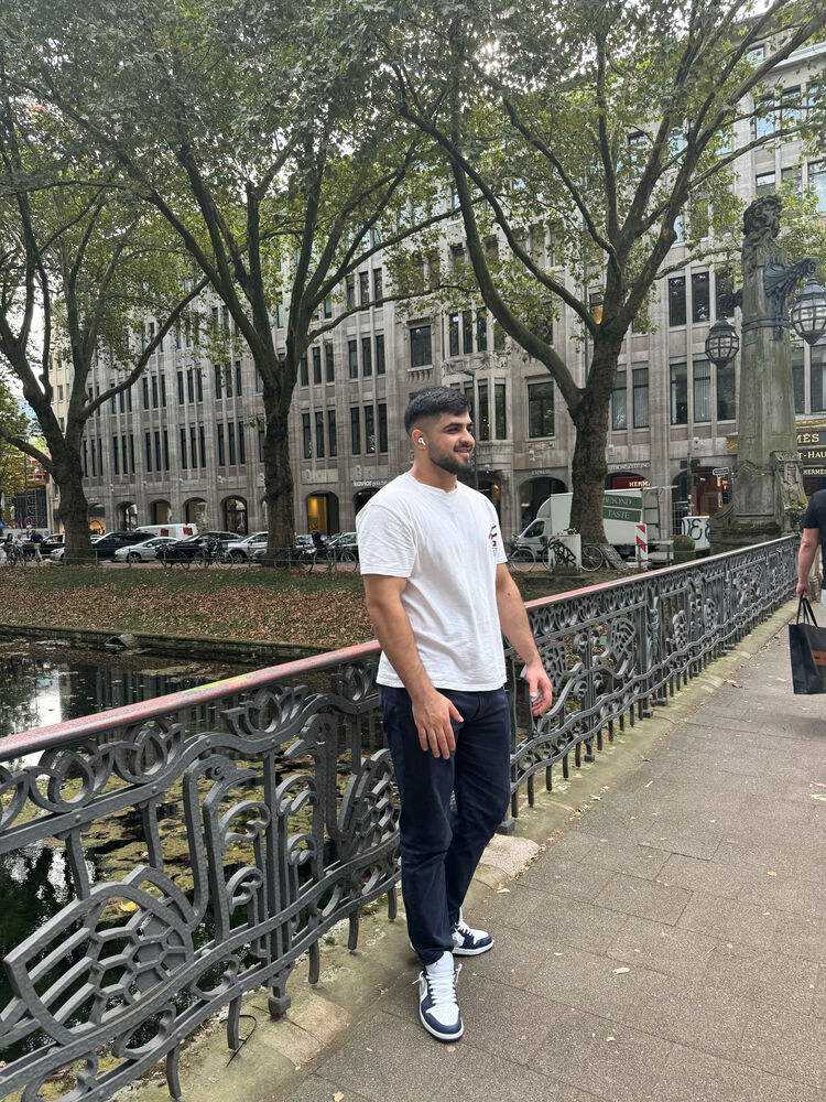  51681811  Jovidon, 23 ,    Koeln