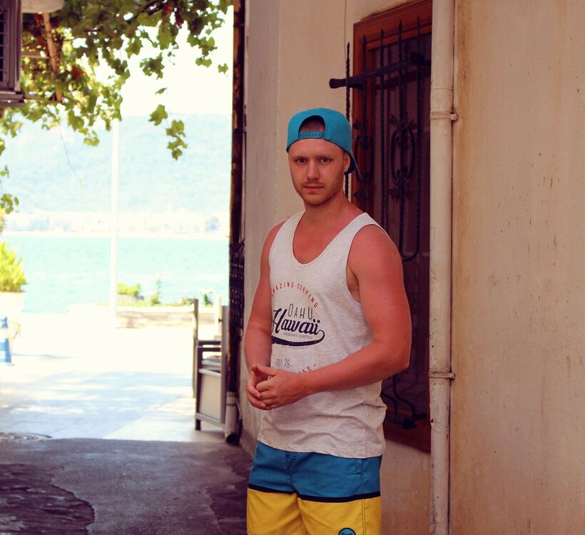  10663931  Mikhail, 35 ,    -