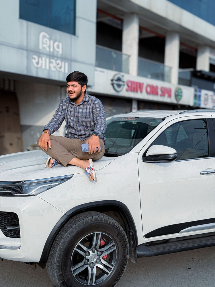  51374291  Dishant, 22 ,    