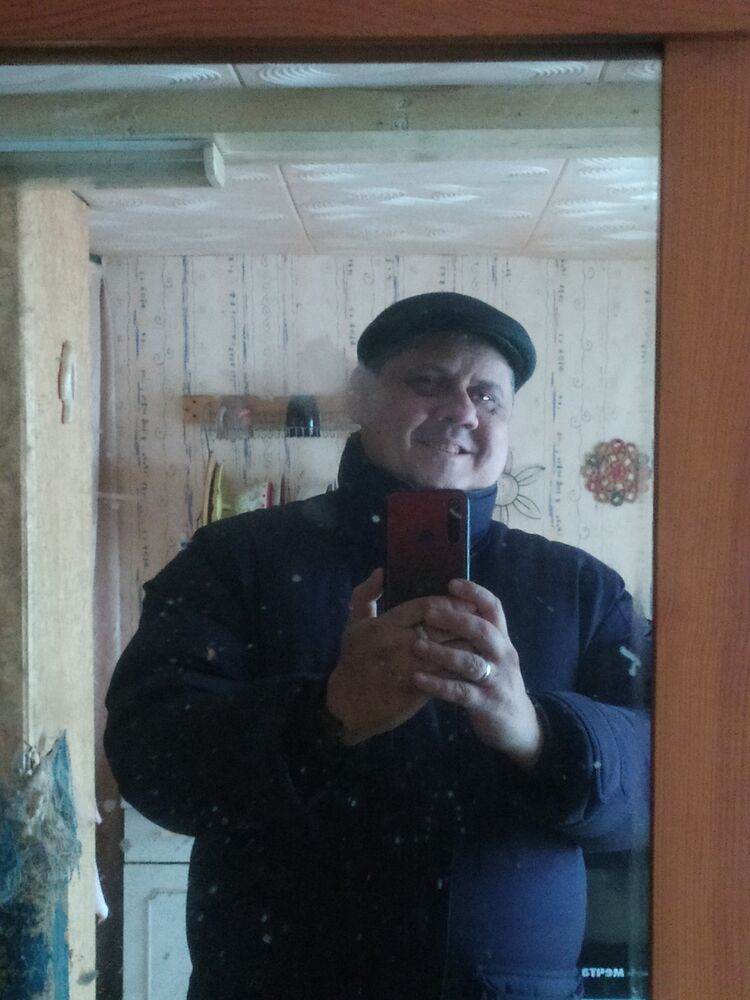  30827621  Maxim, 44 ,    