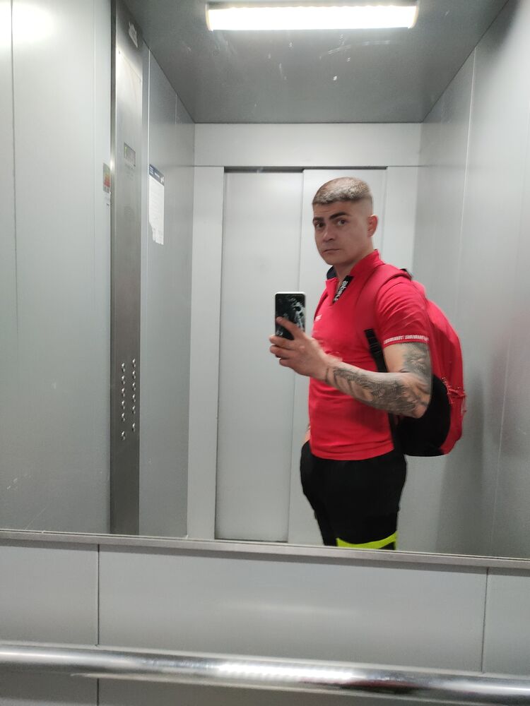  42977411  , 32 ,    