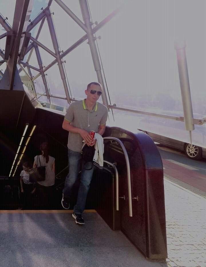  18109471  , 33 ,    