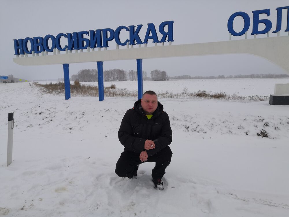  25665591  Viktor, 40 ,    
