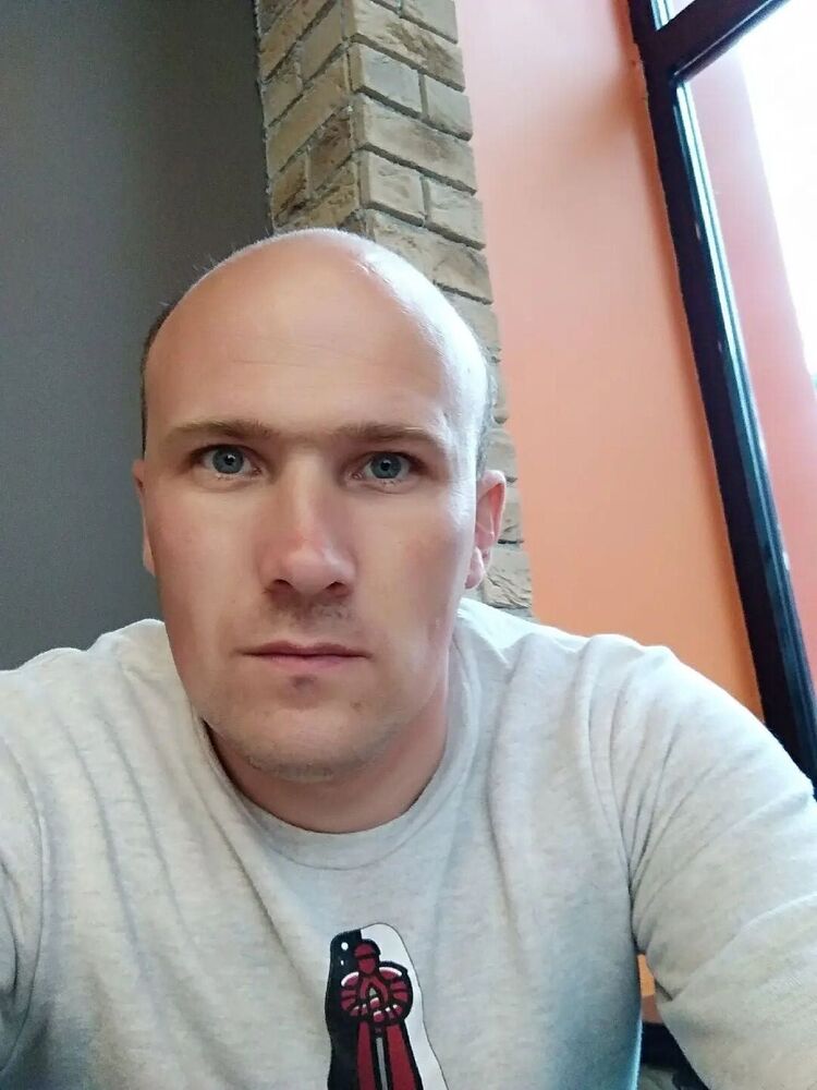  27615921  Mikhail, 41 ,    