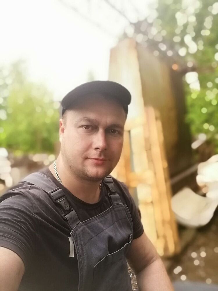  40956551  Evgenii, 33 ,     