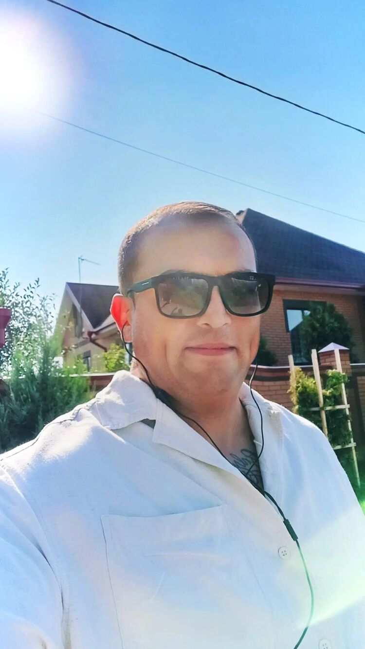  48703921  David, 42 ,    