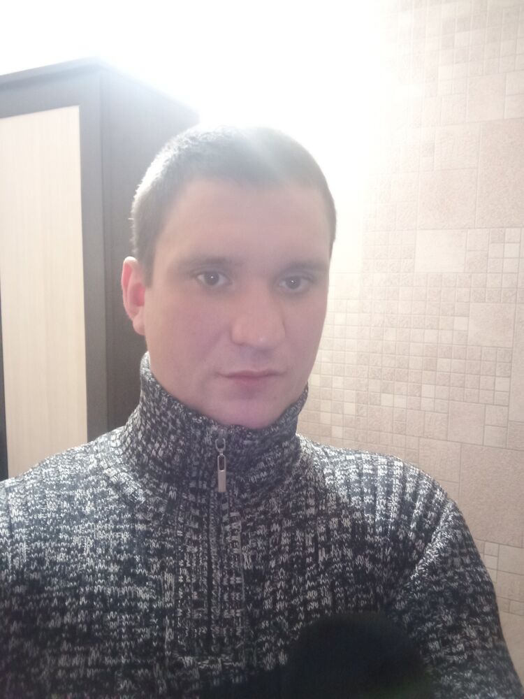  49060631  Roman, 36 ,    