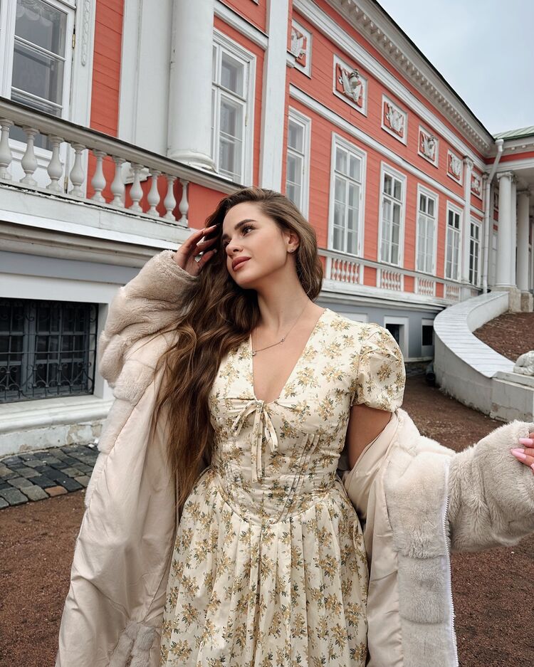  ,   Victoria, 23 ,   ,   