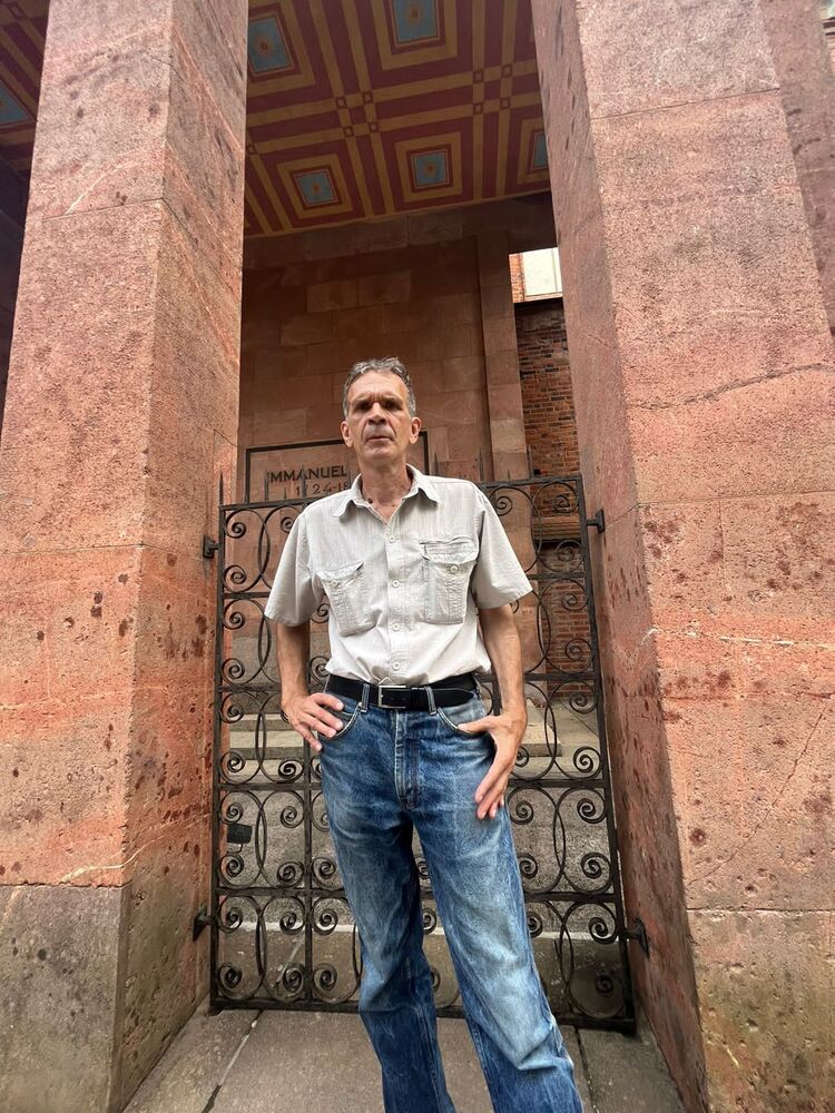  ,   Dmitriy, 60 ,   ,   