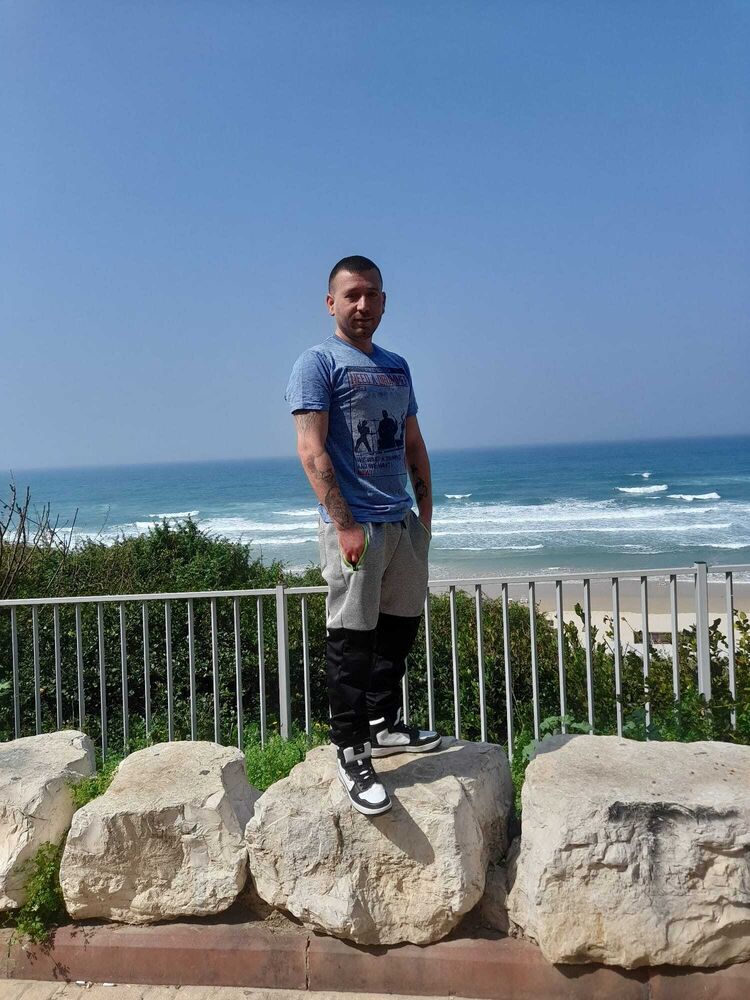  Holon,   , 32 ,   ,   , c 