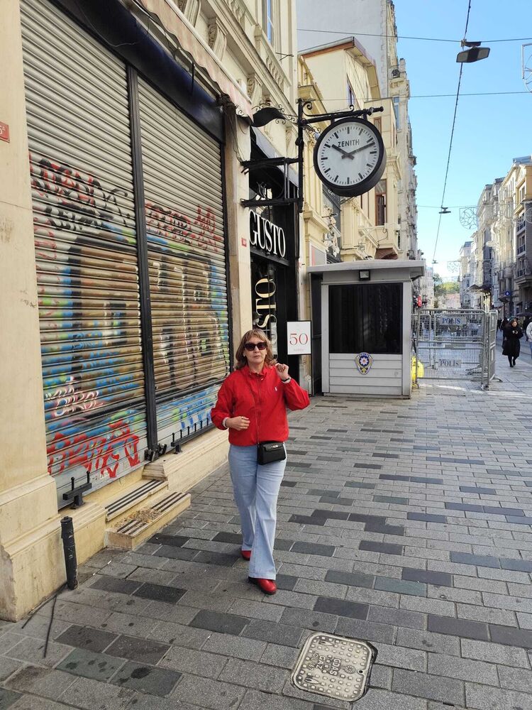  54466011  Aira, 57 ,    -