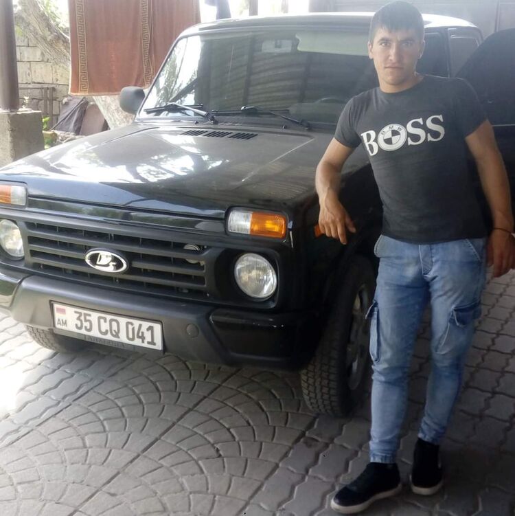  ,   Arkadi, 27 ,   ,   