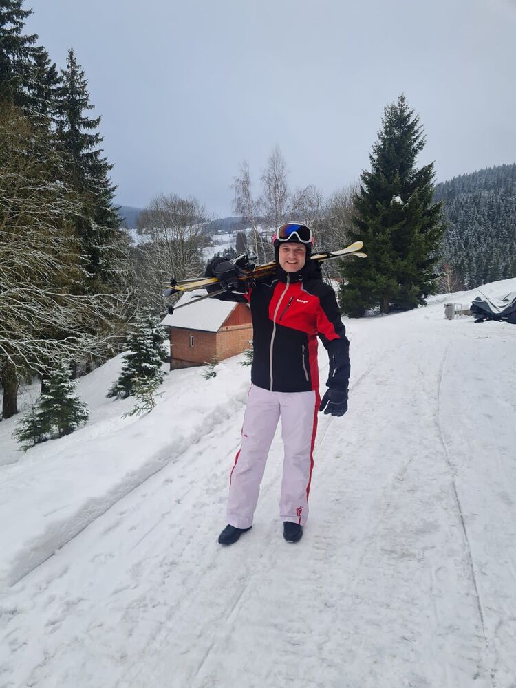  43900051  Igor, 42 ,    