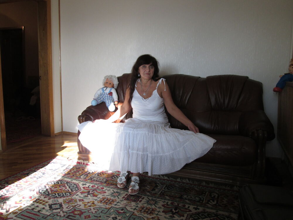  ,   Elena, 72 ,   ,   , c 