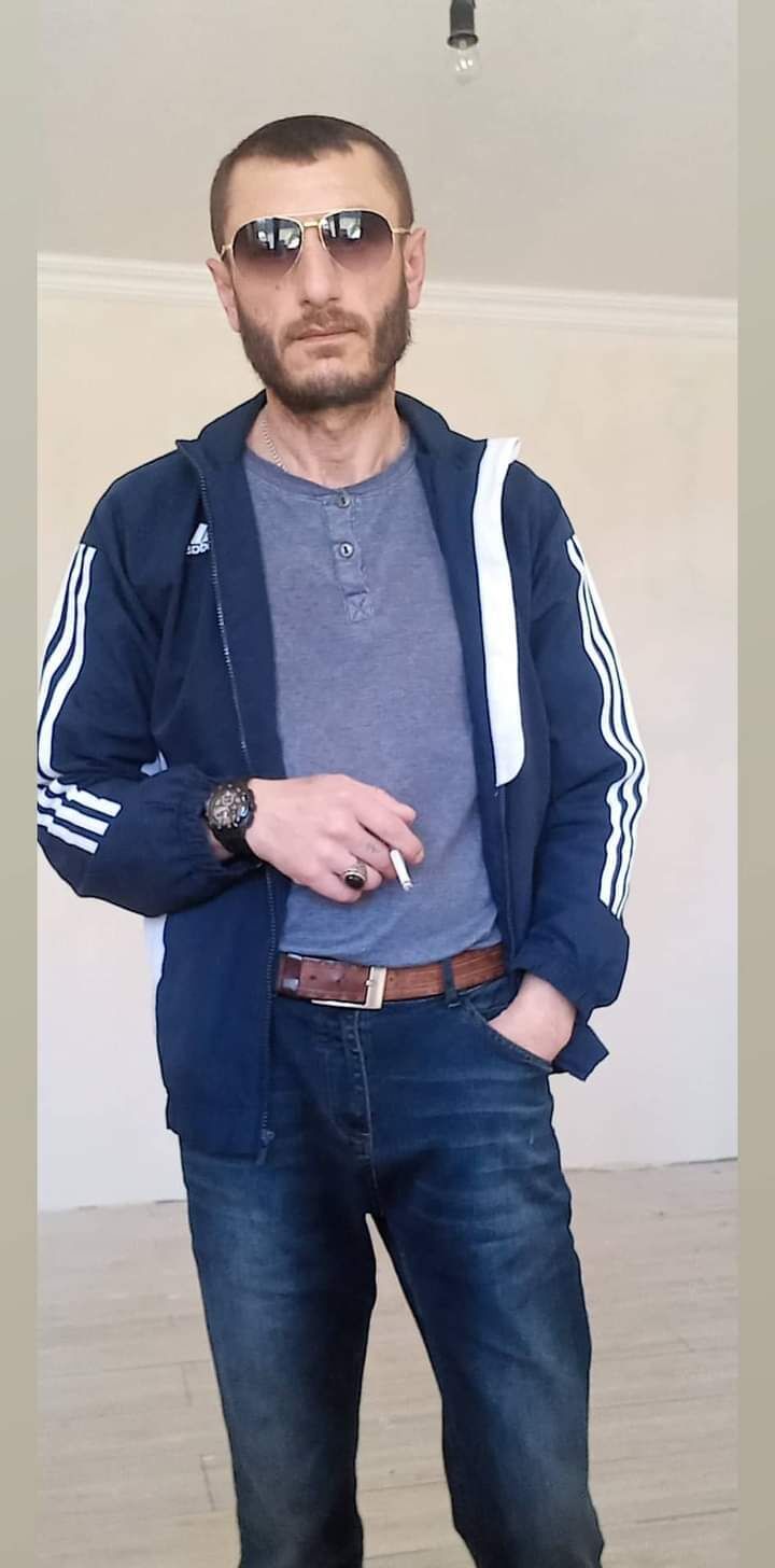  47993021  Niko, 46 ,    