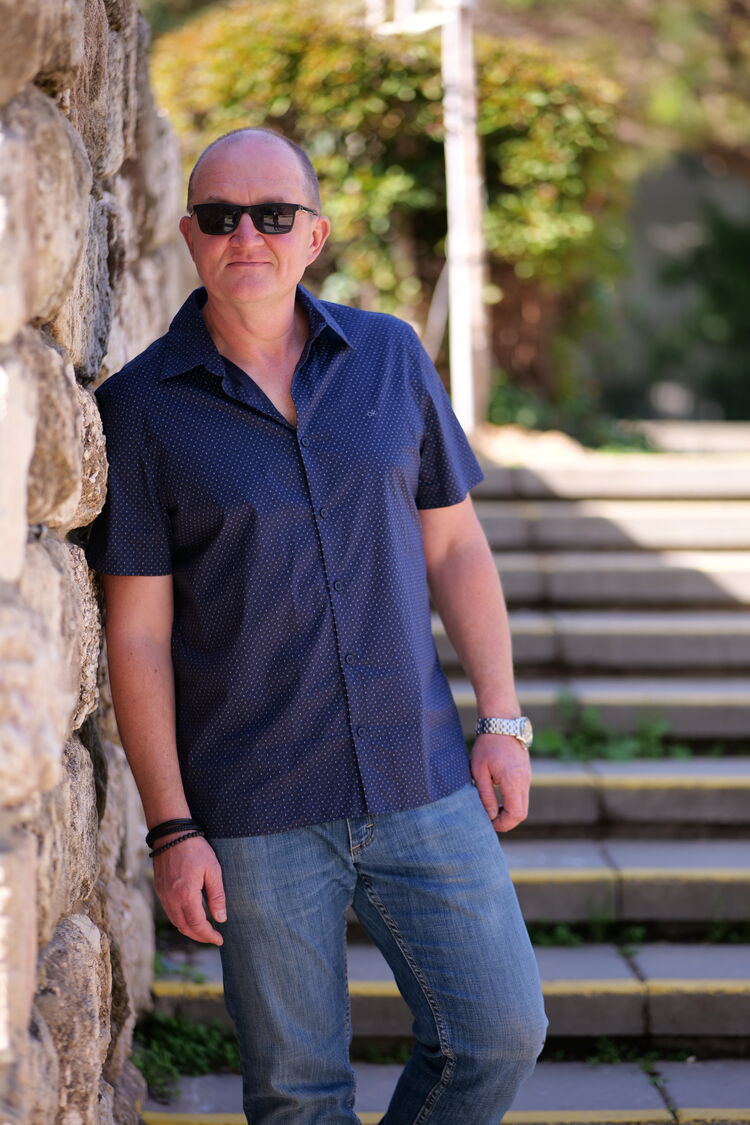  ,   Anton, 53 ,     , c 
