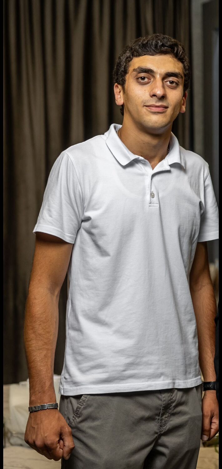  51707241  Edgar, 24 ,    