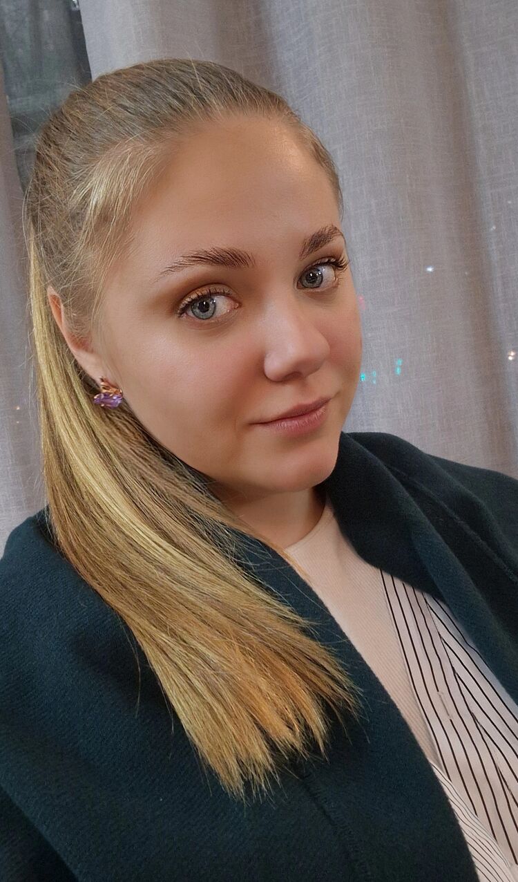  ,   Viktoria, 26 ,   ,   