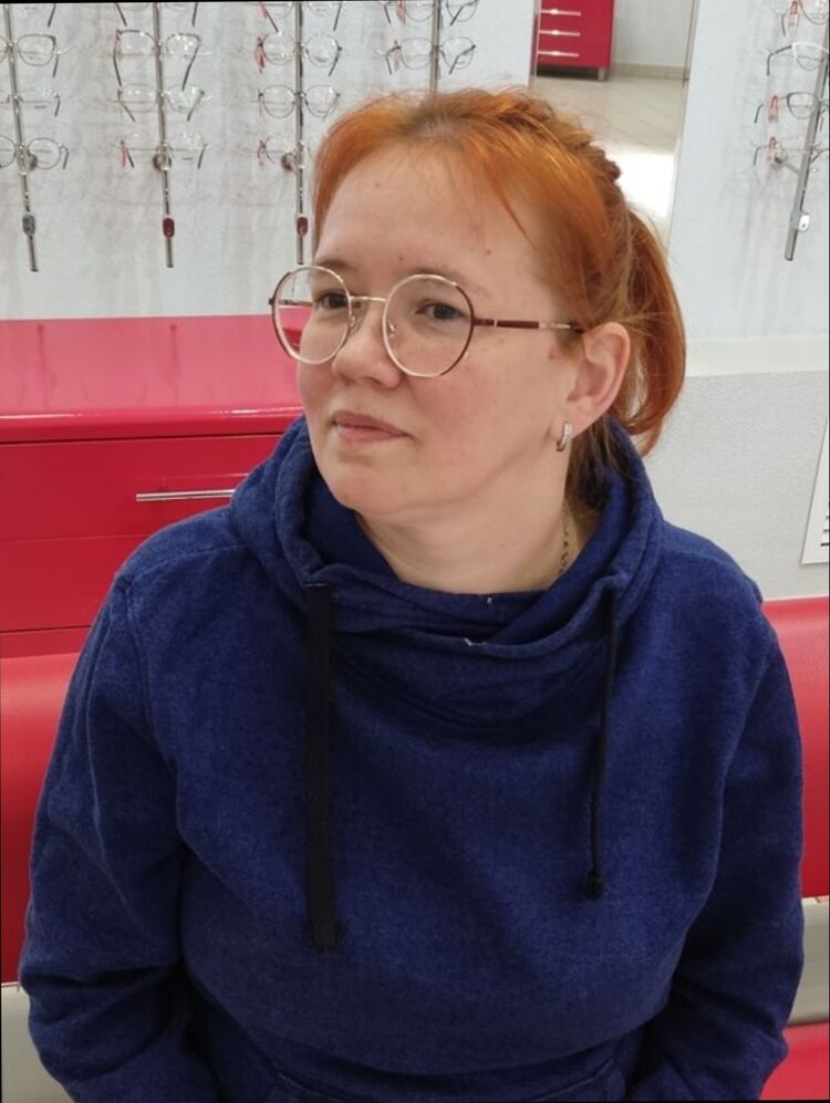  53807971  Anastasia, 44 ,    