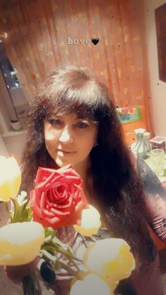  21066311  Elena, 53 ,    