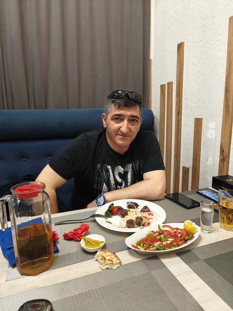  45997341  Can Murat, 44 ,    