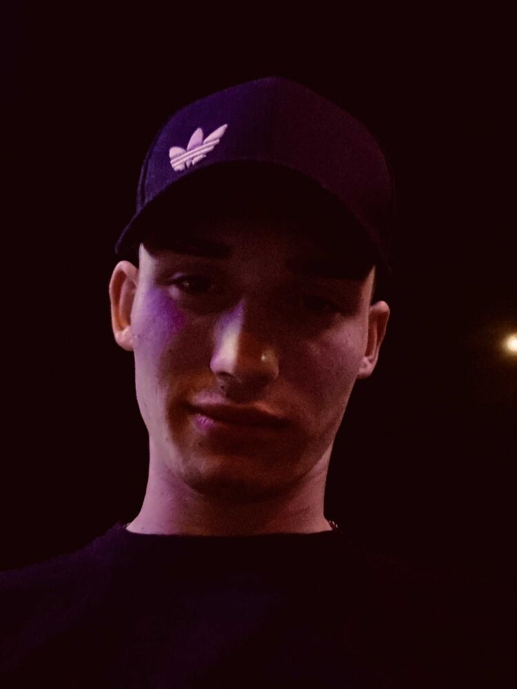  29896001  Alex, 22 ,    