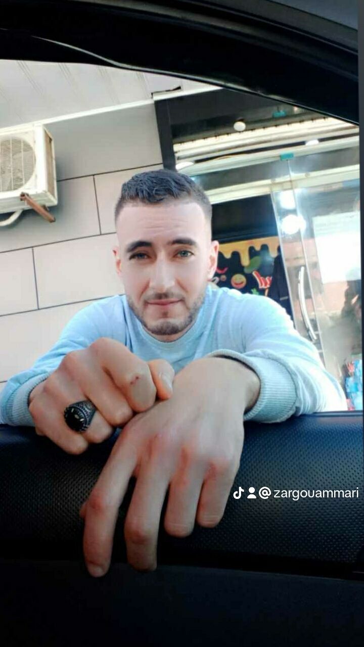  40672091  Salim, 28 ,    Algiers
