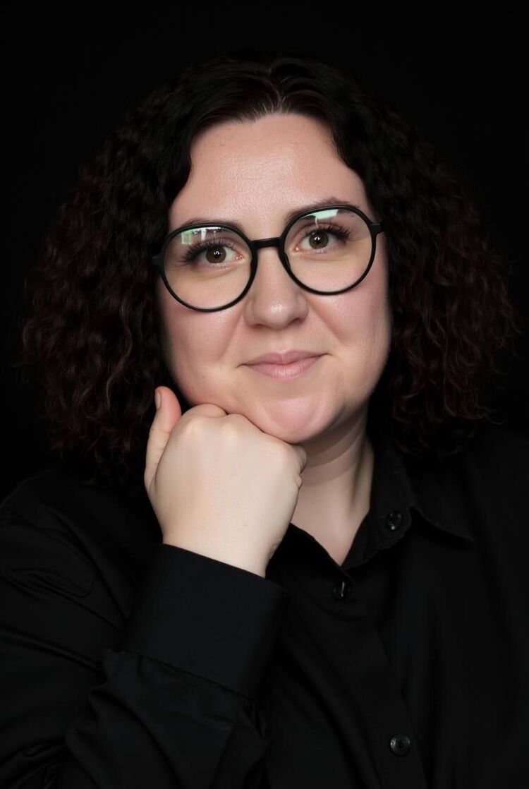  52956081  Nadya, 41 ,    