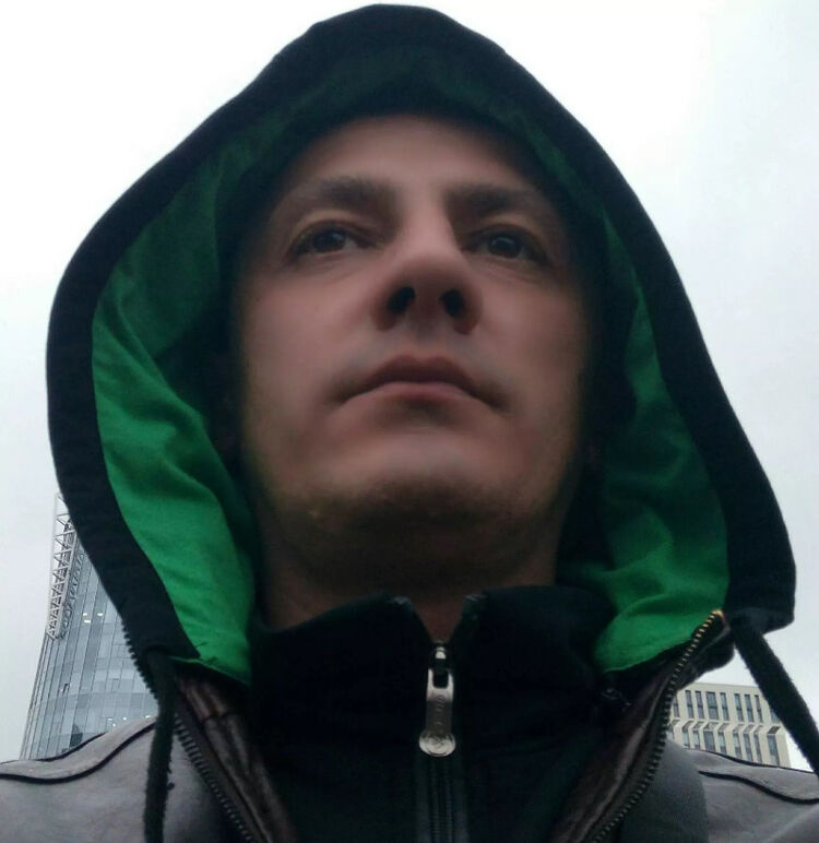  12031871  Vadim, 44 ,    
