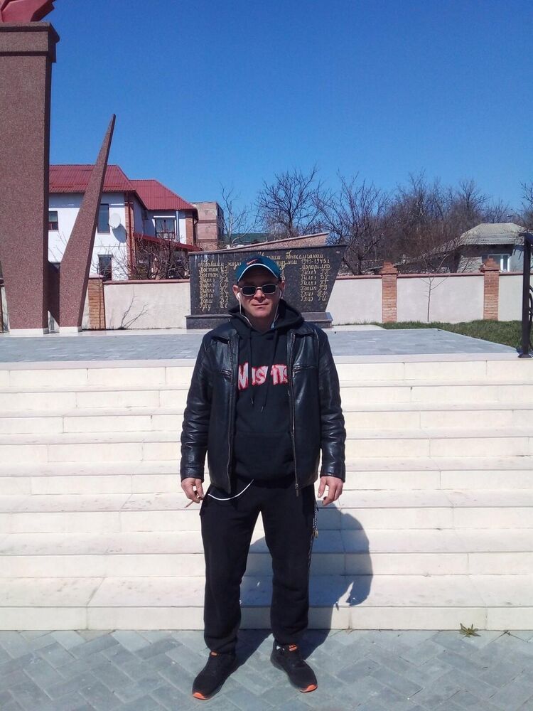 45034981  Iulian, 43 ,    