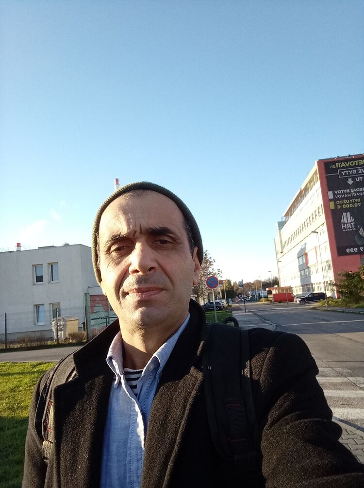  32194251  Temur, 51 ,    