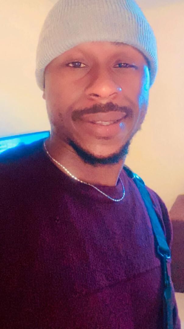  38324941  Viki, 34 ,    