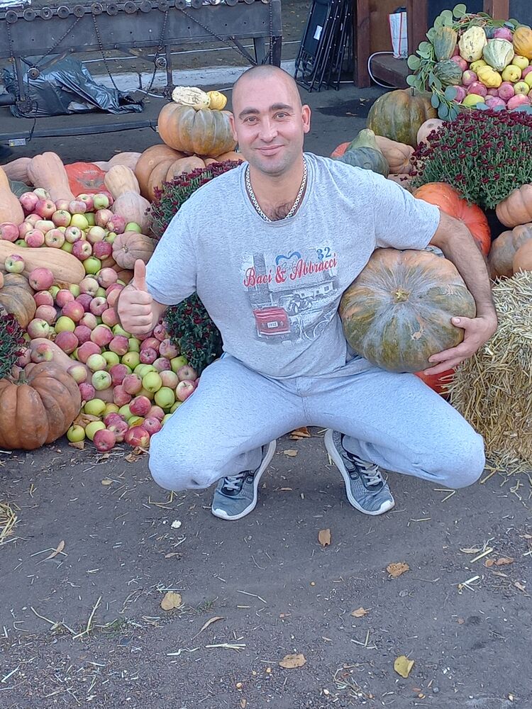  ,   Vitalie, 41 ,   c 