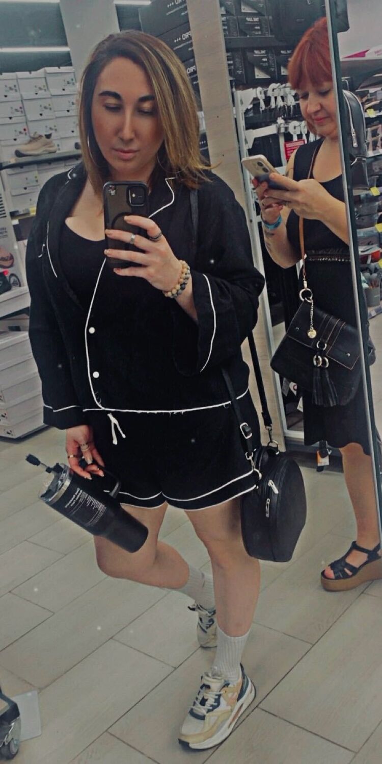  54216321  Gabriela, 41 ,    