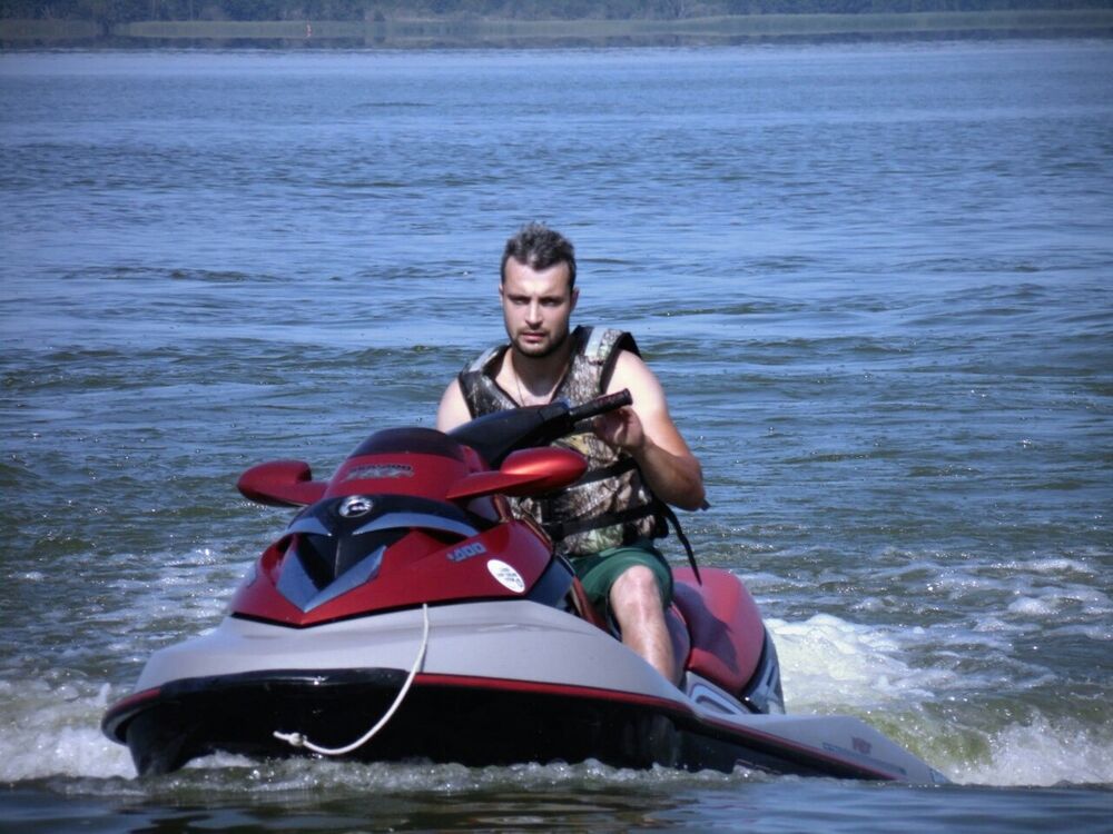  8255911  Roman, 40 ,    