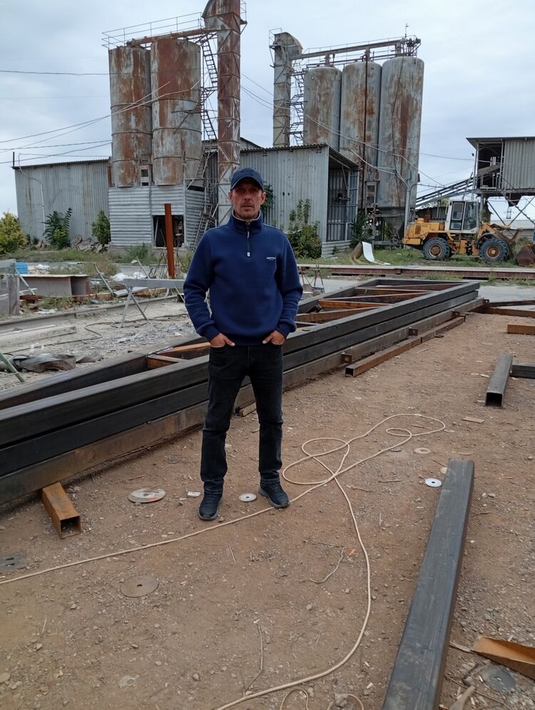  53832211  , 43 ,    --